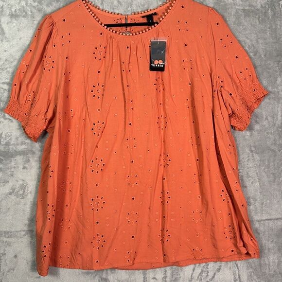 NWT New Torrid Coral Eyelet Crew Neck Cutout Open Back Blouse Top Size 2 - Picture 1 of 9